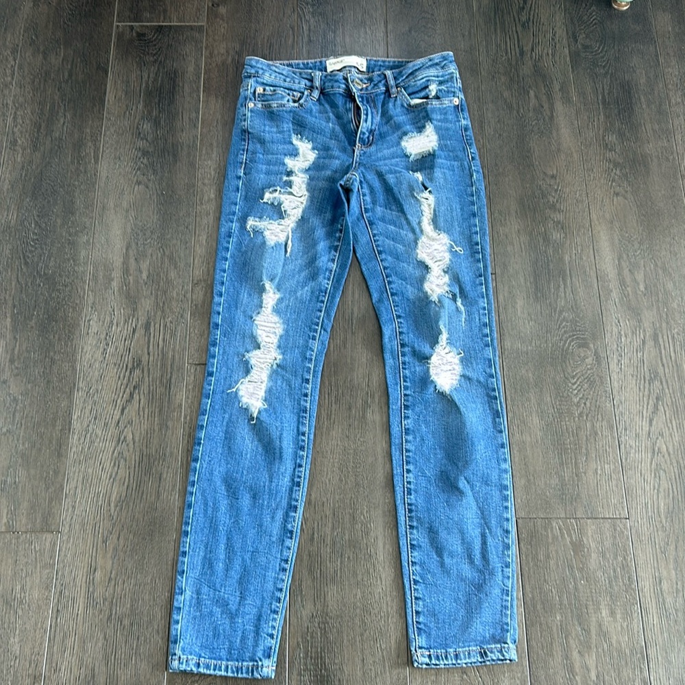 Distressed skinny jeans